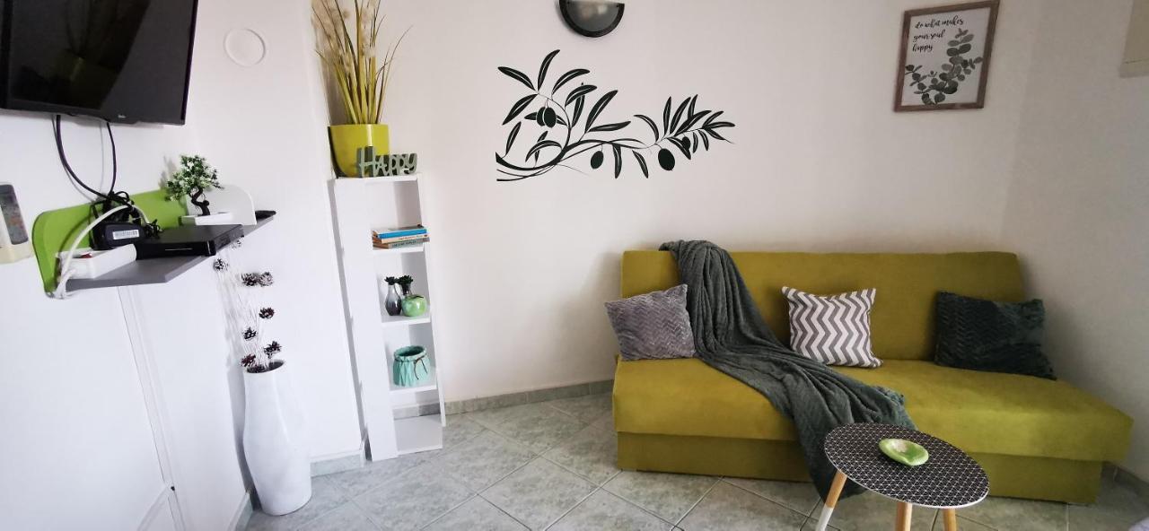 Apartmani Marija Kolan Exterior photo